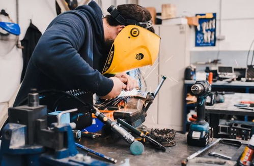 1.8萬中介費招工，臨時工工資反超正式工 工廠“用工荒”背后，科技中介服務(wù)如何破局？